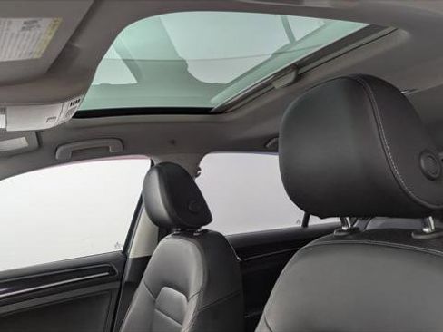 Used 2017 Volkswagen Golf SEL image 26