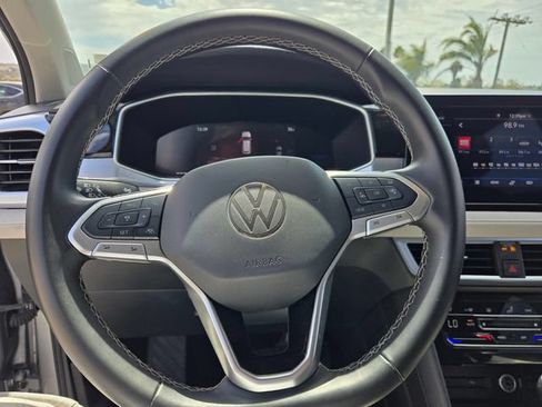 Used 2025 Volkswagen Taos SE FWD image 19
