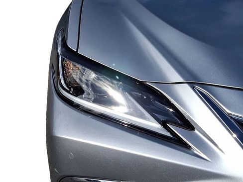 Used 2024 Lexus ES 350 w/ Premium Package image 10