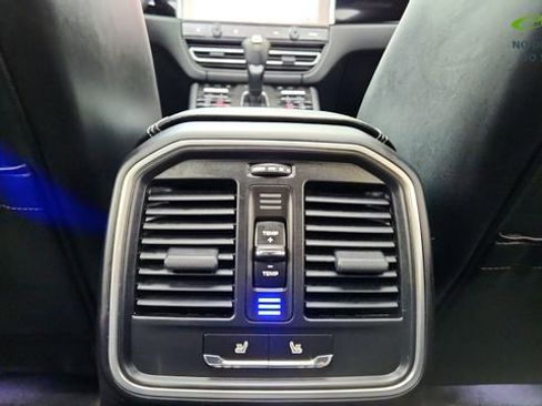 Used 2024 Porsche Macan AWD/4WD image 51