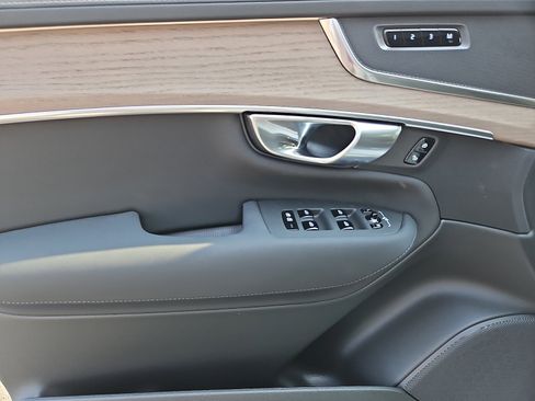 New 2026 Volvo XC90 B5 Core AWD/4WD image 10