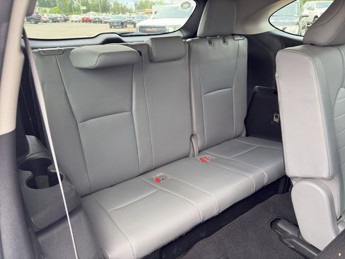 Used 2020 Toyota Highlander XLE FWD image 18