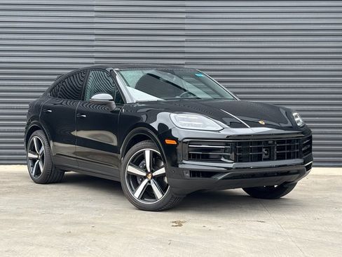 Certified 2025 Porsche Cayenne Coupe image 9