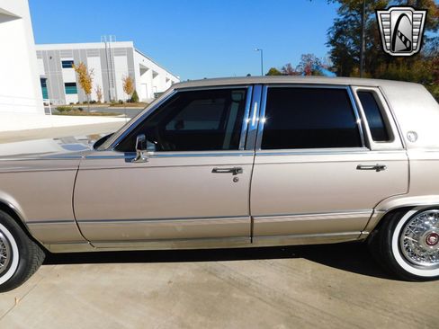 Used 1991 Cadillac Brougham image 6