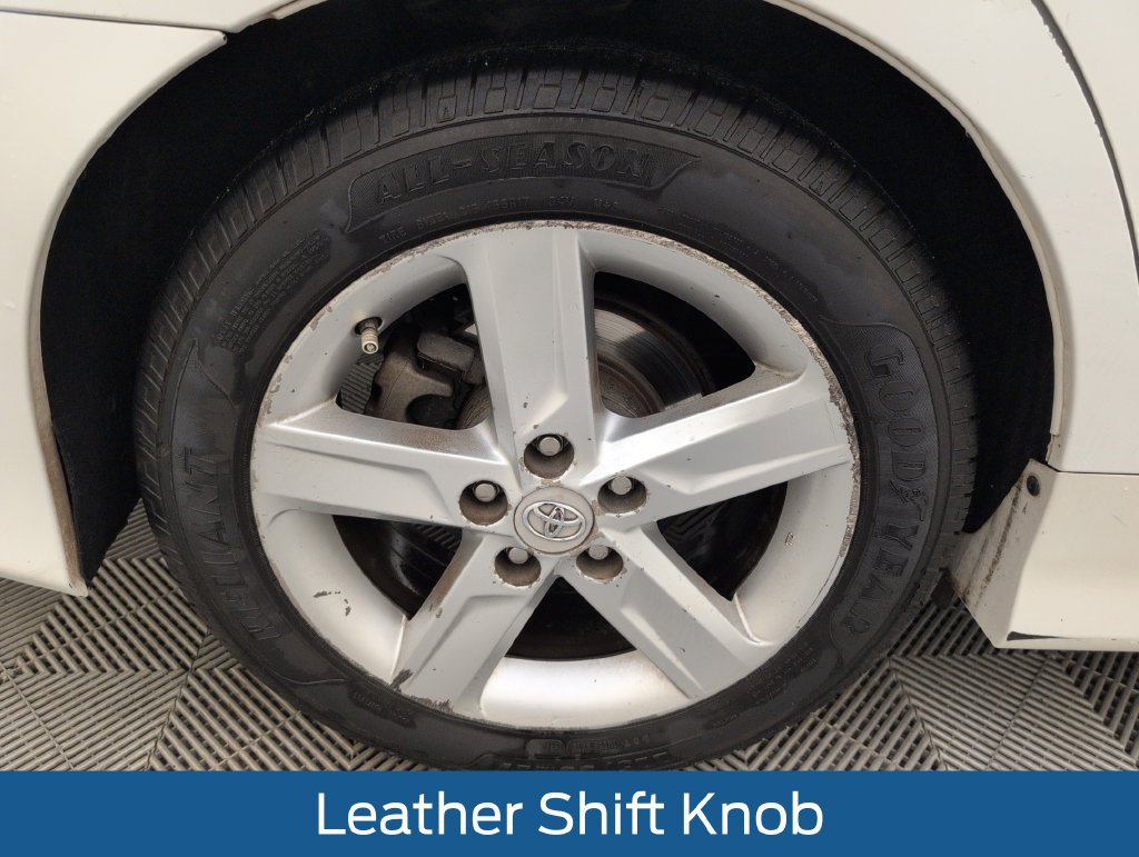 Used 2013 Toyota Camry SE FWD image 18