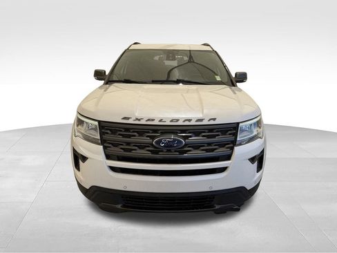 Used 2019 Ford Explorer XLT w/ Equipment Group 202A FWD image 5