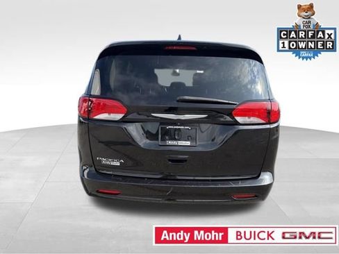 Used 2017 Chrysler Pacifica Touring FWD image 9