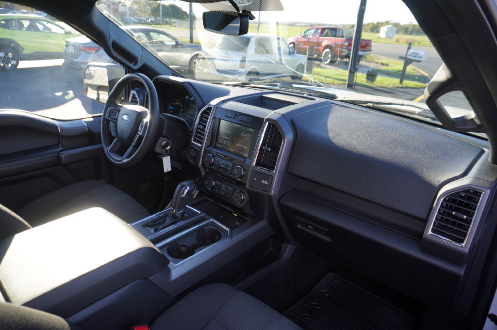 Used 2015 Ford F150 XLT w/ Equipment Group 302A Luxury AWD/4WD image 29
