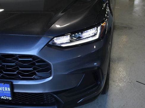 Used 2023 Honda HR-V LX image 2