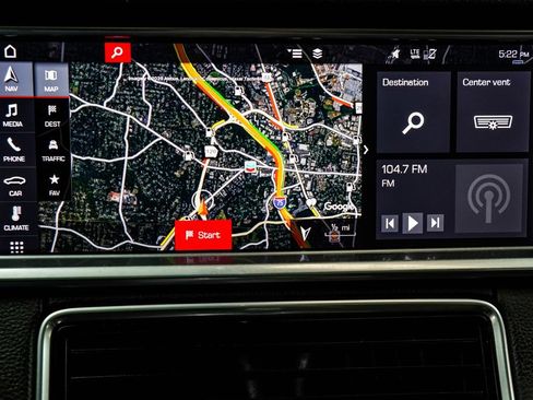 Used 2020 Porsche Panamera image 33