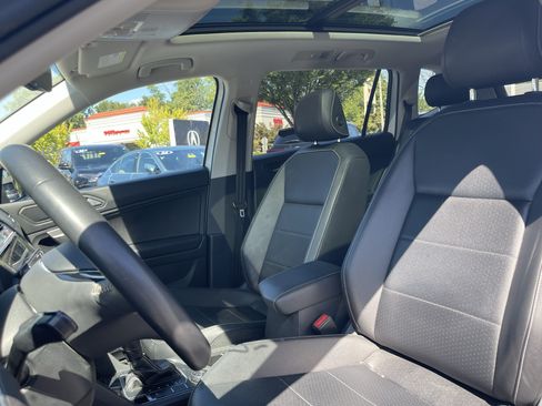 Used 2021 Volkswagen Tiguan SEL AWD/4WD image 8