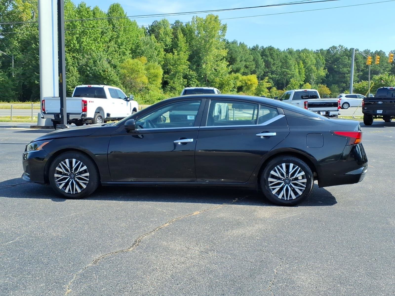 Used 2024 Nissan Altima 2.5 SV FWD image 21