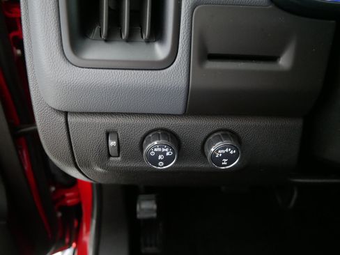 Used 2018 Chevrolet Colorado Z71 AWD/4WD image 26