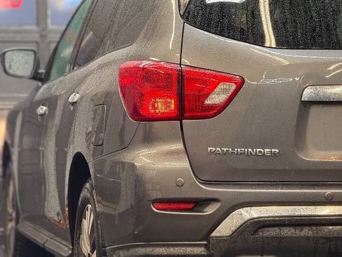Used 2019 Nissan Pathfinder SV image 13