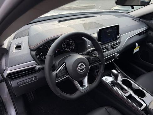 New 2025 Nissan Altima 2.5 SR image 17