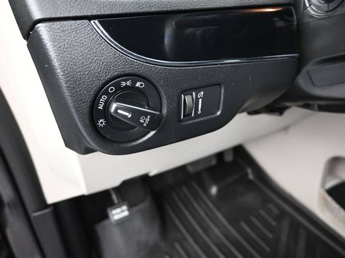 Used 2020 Dodge Grand Caravan SXT FWD image 19