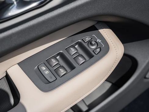 New 2027 Volvo XC60 B5 Plus AWD/4WD image 40