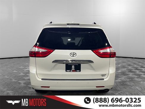 Used 2018 Toyota Sienna Limited image 4
