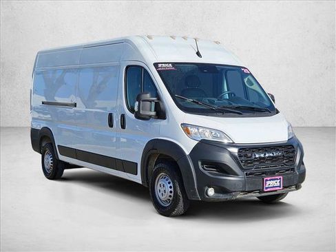 Used 2025 RAM ProMaster 2500 w/ Convenience Group FWD image 3