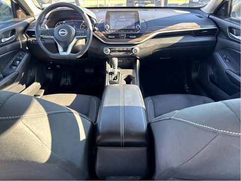 Used 2025 Nissan Altima 2.5 SV FWD image 13