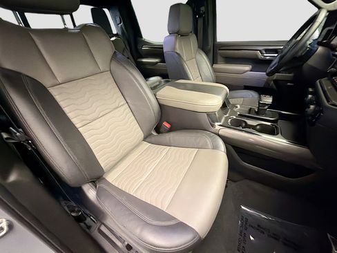 Used 2024 Chevrolet Silverado 1500 ZR2 w/ Technology Package image 15