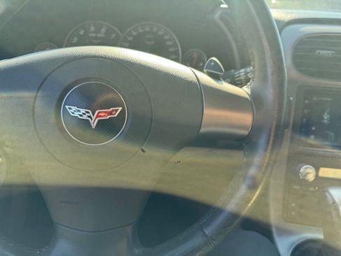 Used 2006 Chevrolet Corvette Coupe w/ Preferred Equipment Group RWD image 17