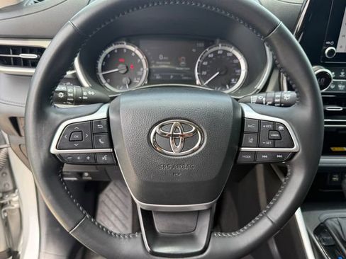 Used 2023 Toyota Highlander XLE FWD image 11