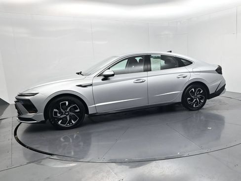 Used 2025 Hyundai Sonata SEL FWD image 4