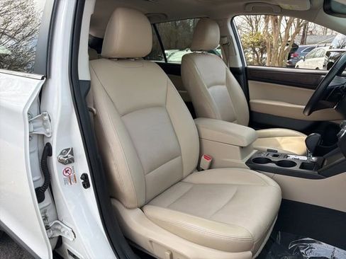 Used 2016 Subaru Outback 2.5i Limited AWD/4WD image 9