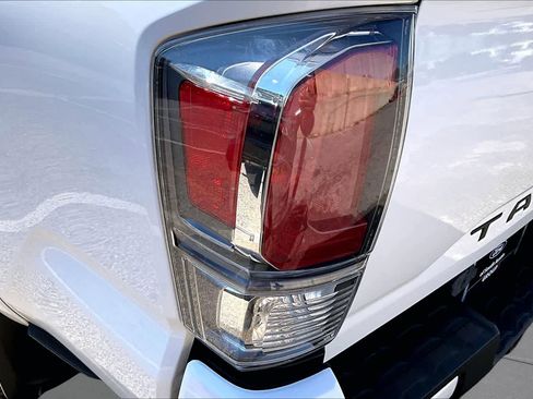 Used 2021 Toyota Tacoma TRD Sport AWD/4WD image 28