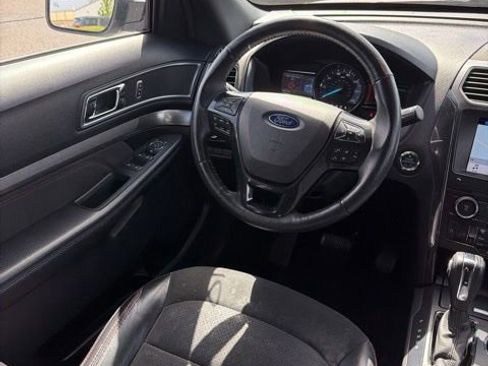 Used 2018 Ford Explorer XLT w/ Equipment Group 202A AWD/4WD image 11