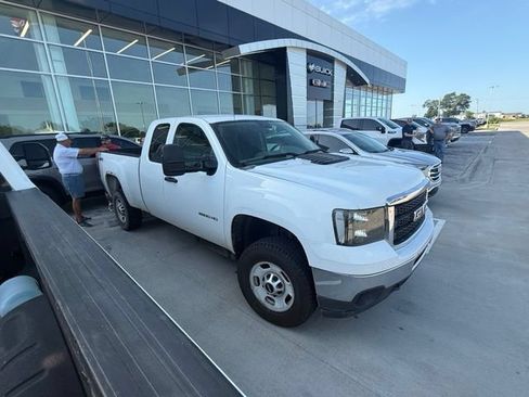 Used 2013 GMC Sierra 2500 W/T AWD/4WD image 2