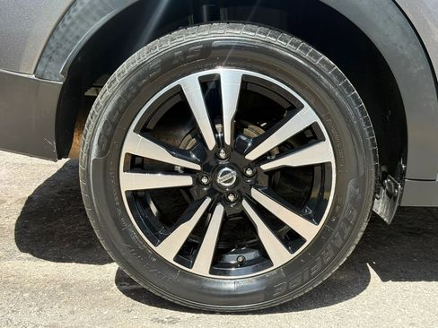 Used 2019 Nissan Kicks SV FWD image 18