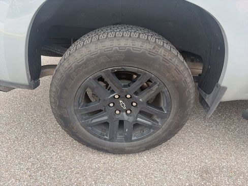 Used 2024 Chevrolet Silverado 1500 Custom w/ Turbomax Blackout Package RWD image 9