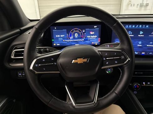 Used 2024 Chevrolet Traverse LT FWD image 14