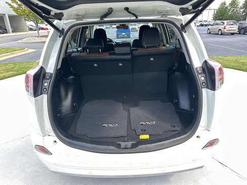Used 2017 Toyota RAV4 Platinum FWD image 32