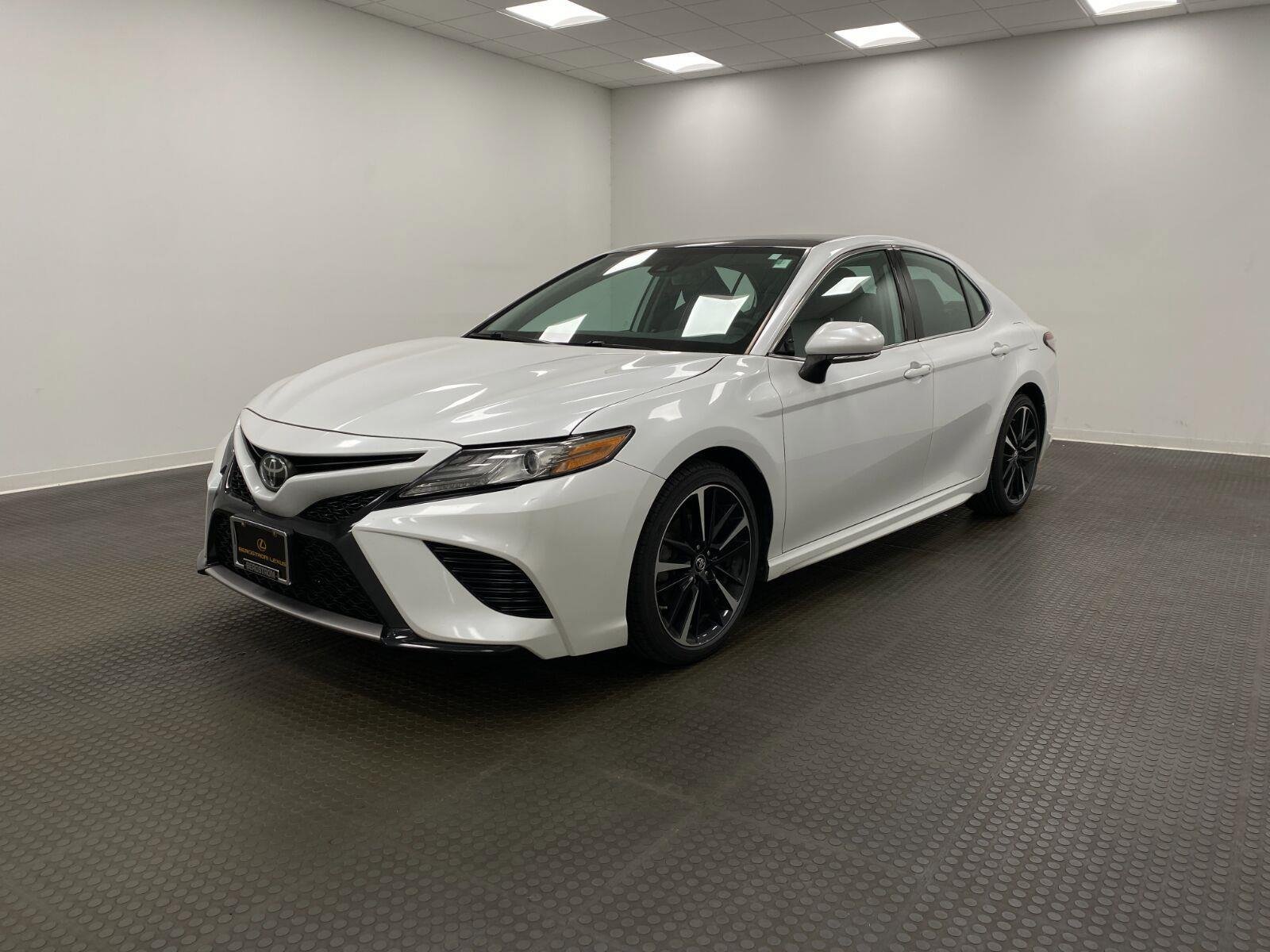 Used 2019 Toyota Camry XSE FWD image 9