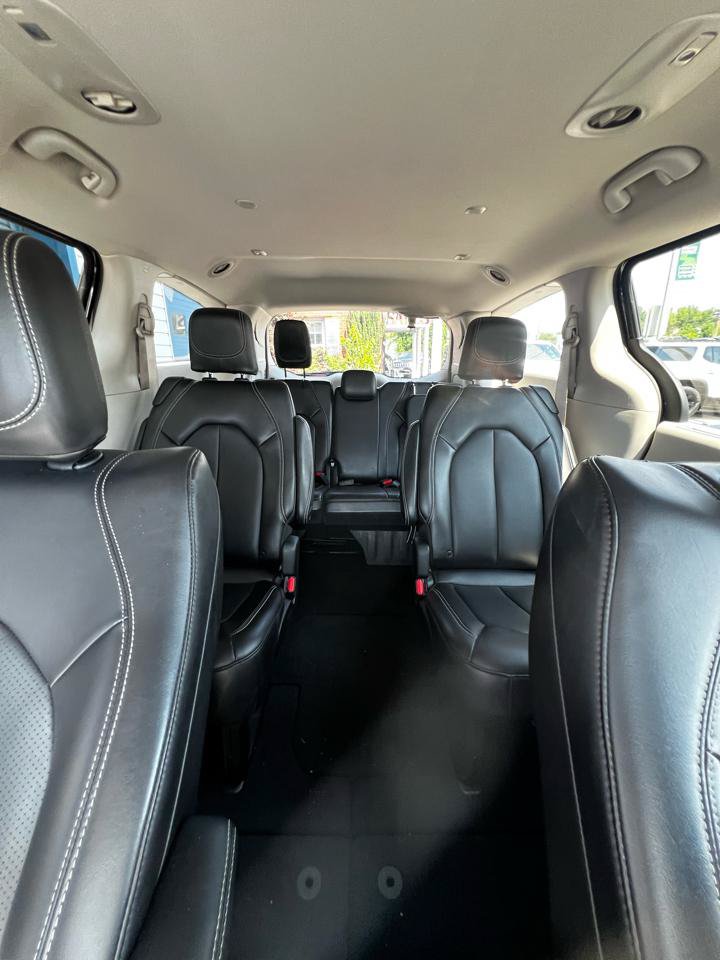 Used 2023 Chrysler Pacifica Touring-L FWD image 31