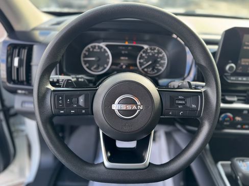 Used 2022 Nissan Pathfinder S image 11