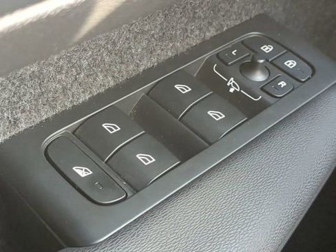 Used 2025 Volvo XC40 B5 Core AWD/4WD image 23