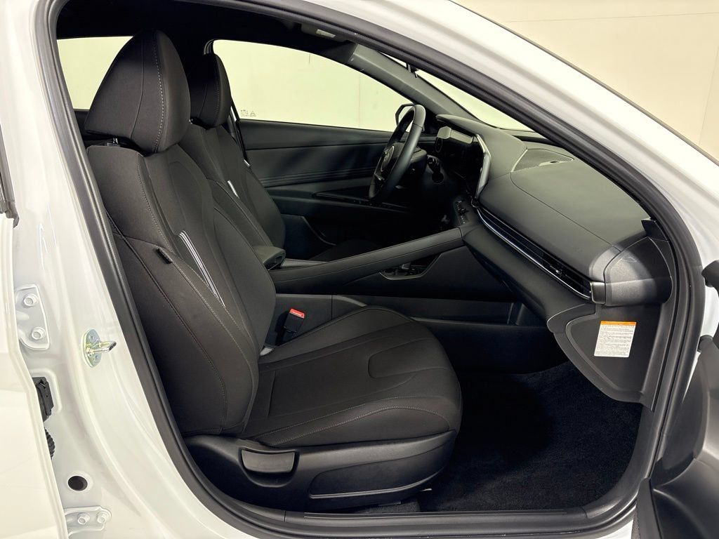 New 2025 Hyundai Elantra SEL FWD image 12
