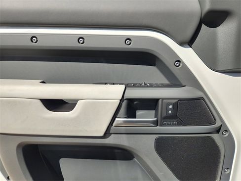 New 2026 Land Rover Defender 110 X-Dynamic SE image 16