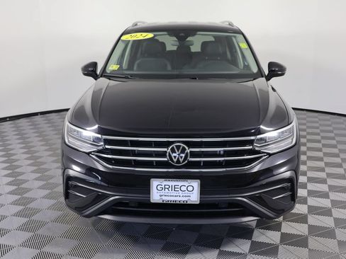 Used 2024 Volkswagen Tiguan SE AWD/4WD image 3