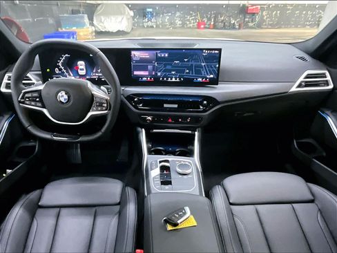 Used 2025 BMW 330i Sedan w/ Convenience Package RWD image 17