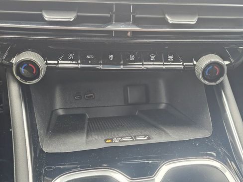 New 2025 Chevrolet Traverse LT image 15