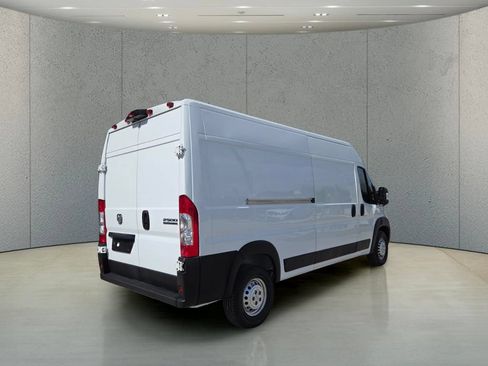 Used 2024 RAM ProMaster 2500 w/ Convenience Group FWD image 4