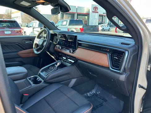 Used 2024 GMC Canyon AT4 w/ Technology Package image 28