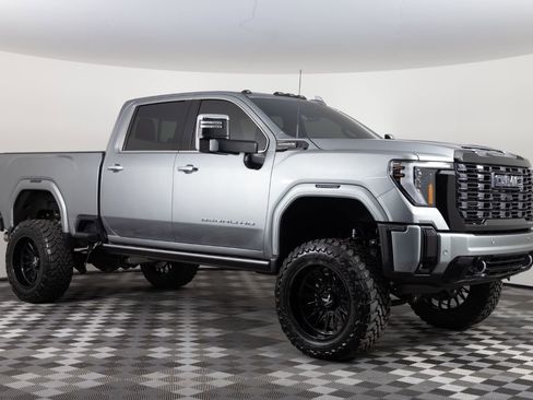 Used 2025 GMC Sierra 3500 Denali Ultimate AWD/4WD image 10