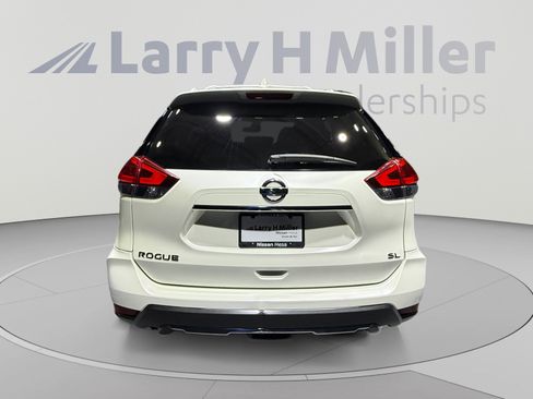 Used 2018 Nissan Rogue SL w/ Premium Package FWD image 4