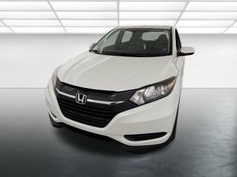Used 2017 Honda HR-V LX image 2